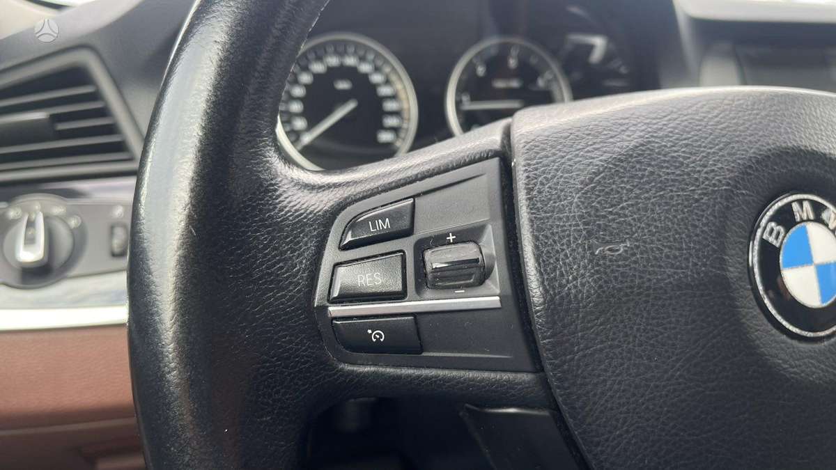 BMW 520 2011 — photo 24