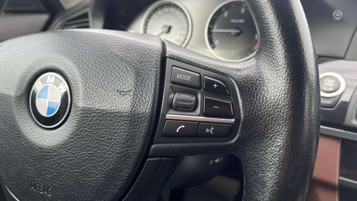 BMW 520 2011 — photo 25