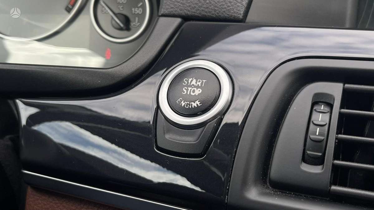 BMW 520 2011 — photo 26