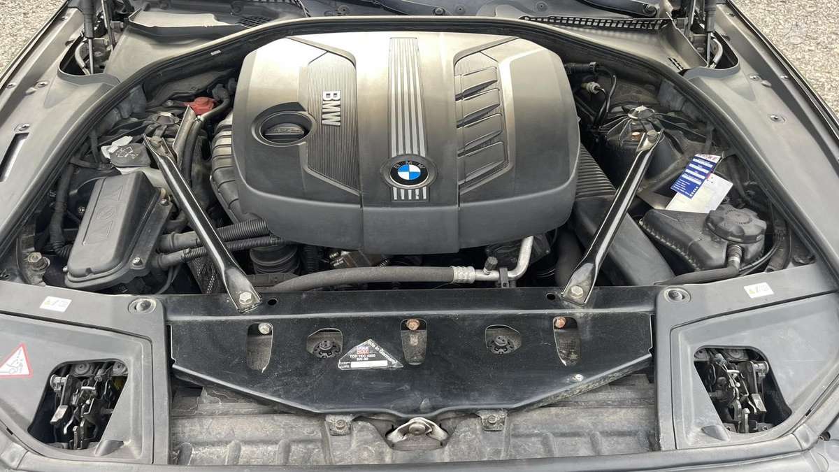 BMW 520 2011 — photo 29