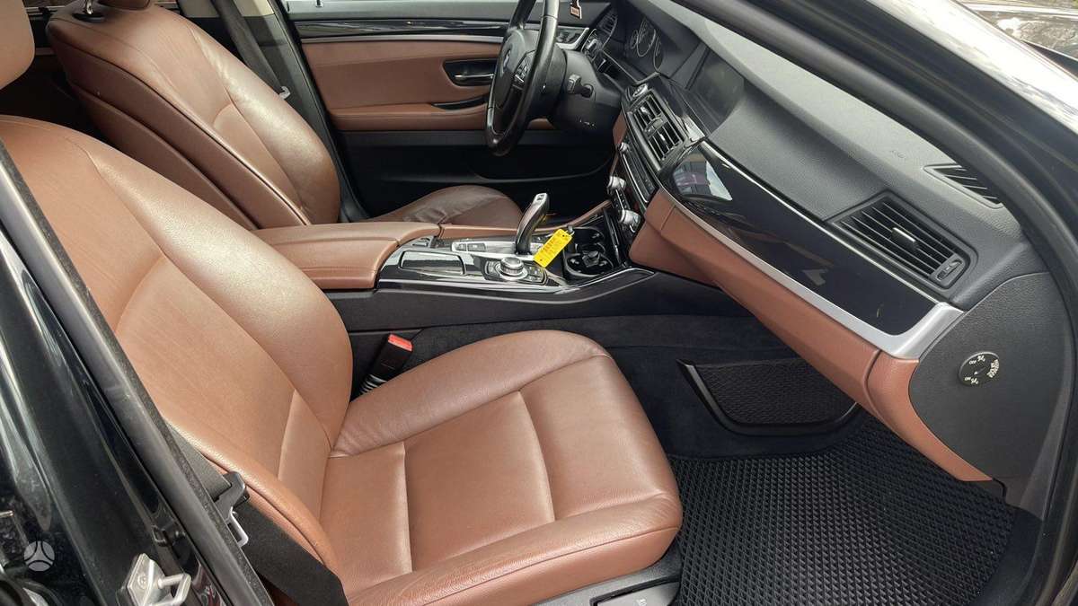 BMW 520 2011 — interior