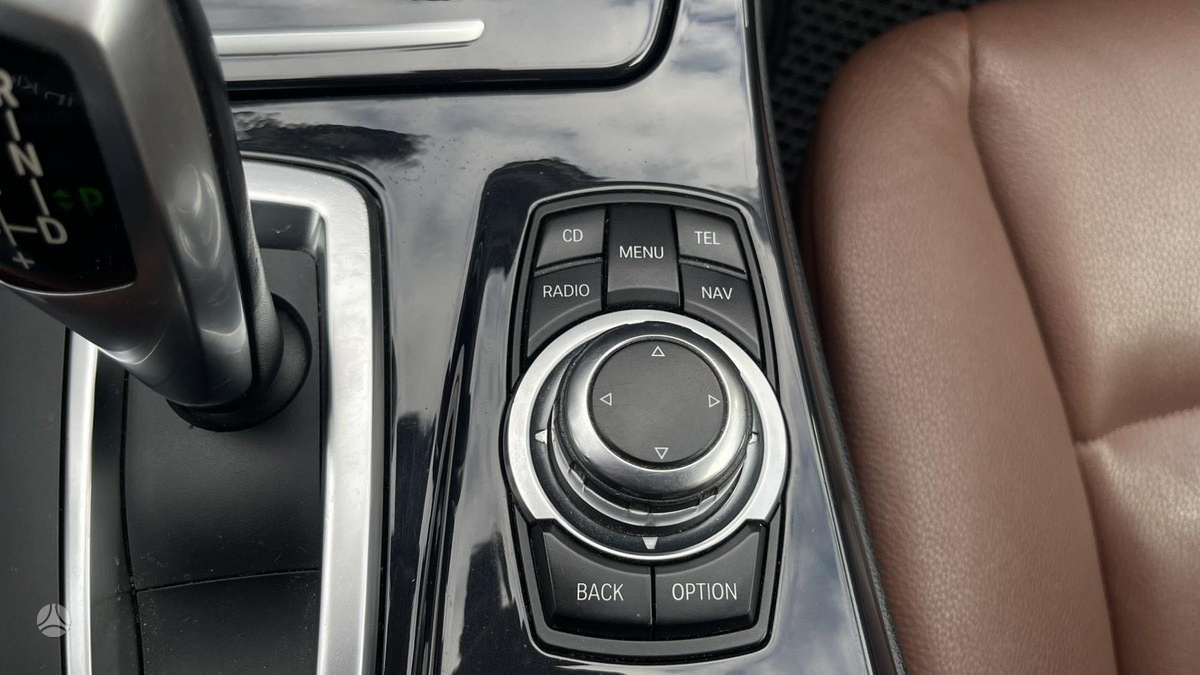 BMW 520 2011 — photo 30