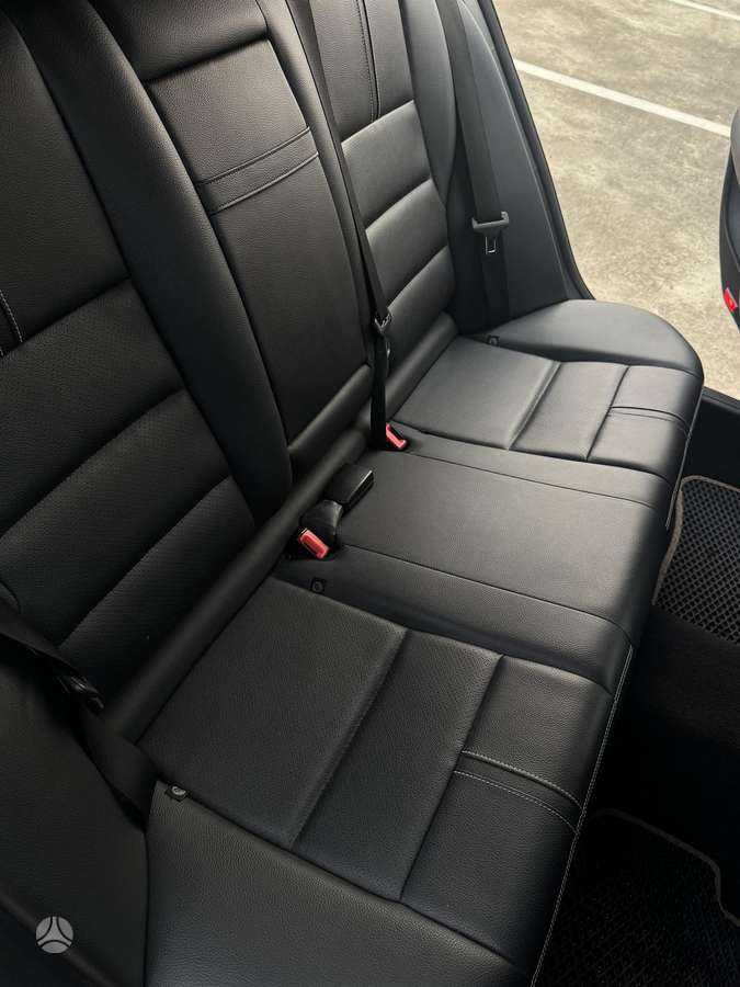 Mercedes-Benz C250 2012 — photo 9