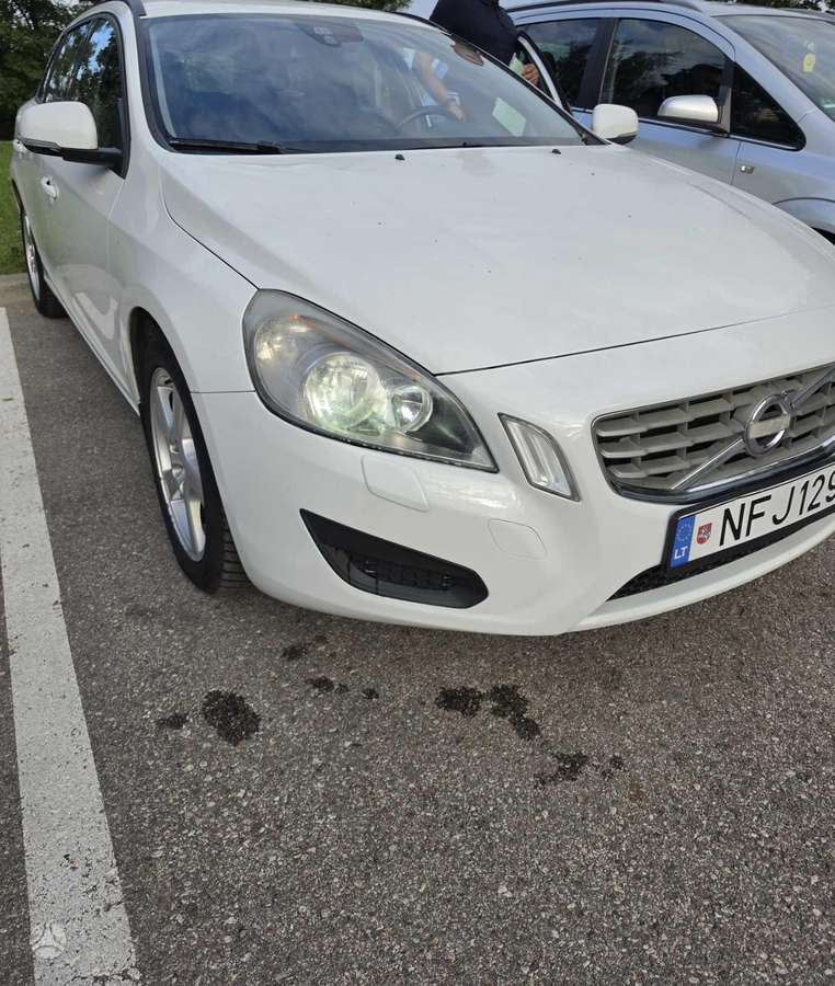 Volvo V60 2012 — вигляд ззаду