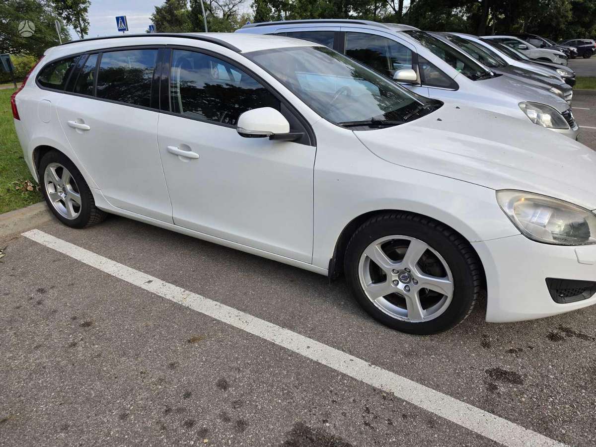 Volvo V60 2012 — двигун 1600 cm³, 150 HP (110kW)