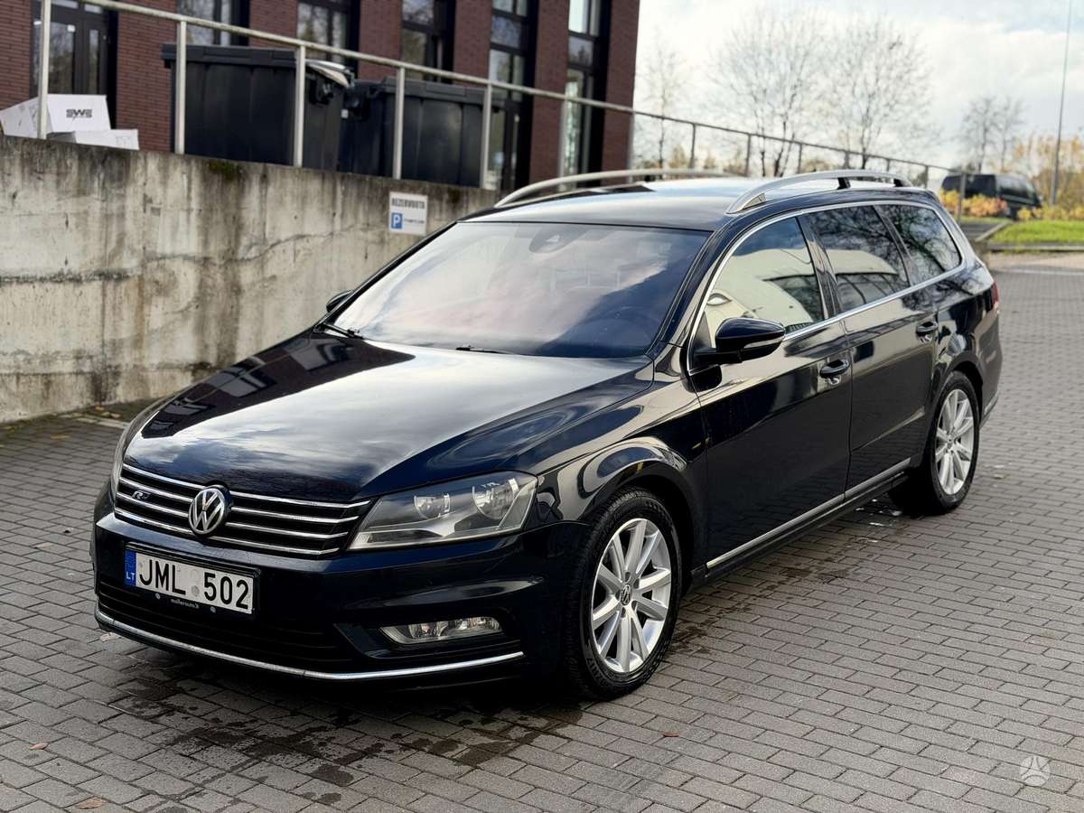 Volkswagen Passat 2014 — rear view