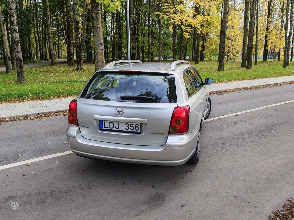 Toyota Avensis 2006 — interior