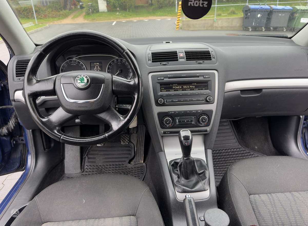 Skoda Octavia 2011 — фото 10