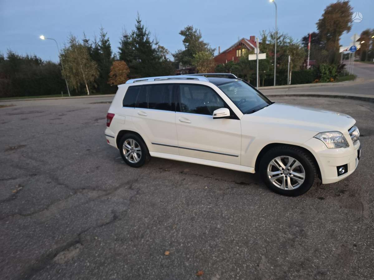 Mercedes-Benz GLK320 2008 — вигляд ззаду