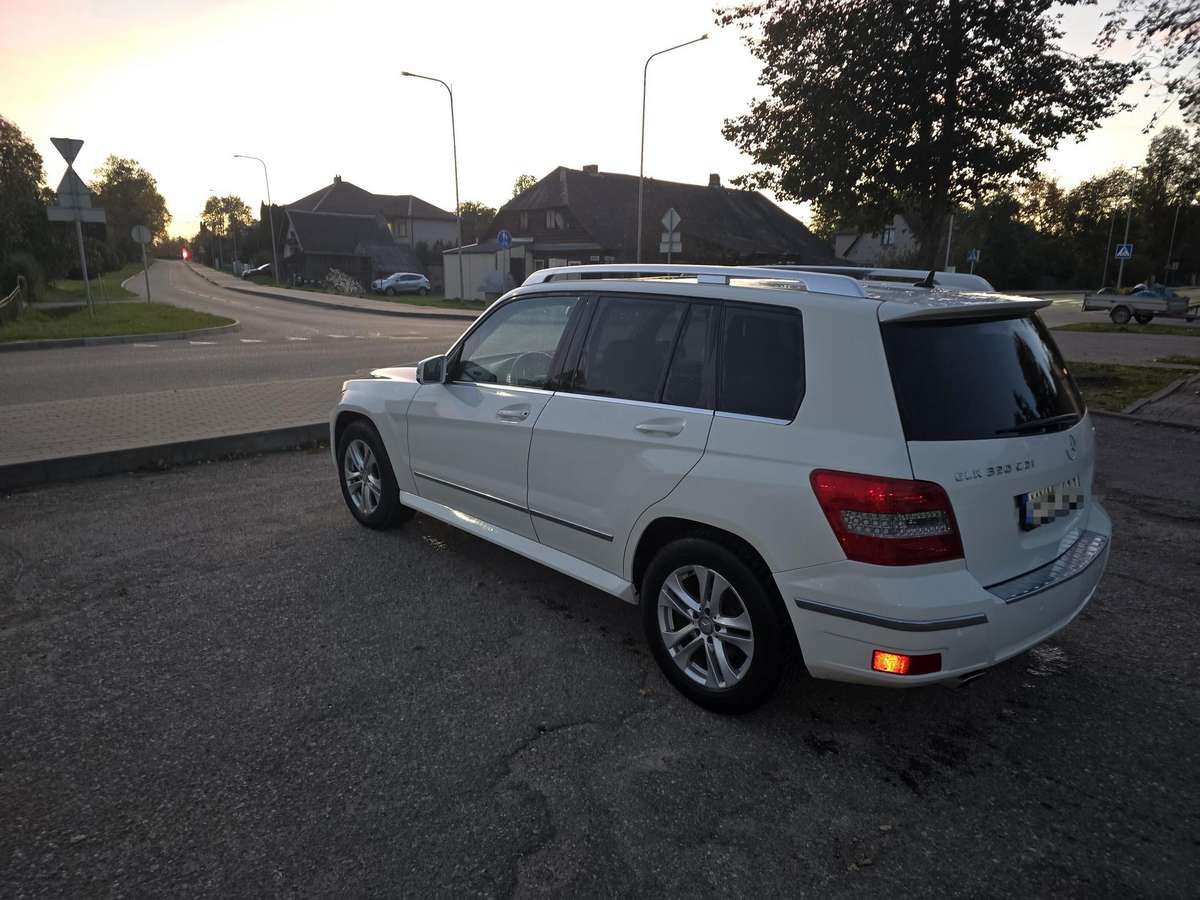 Mercedes-Benz GLK320 2008 — салон