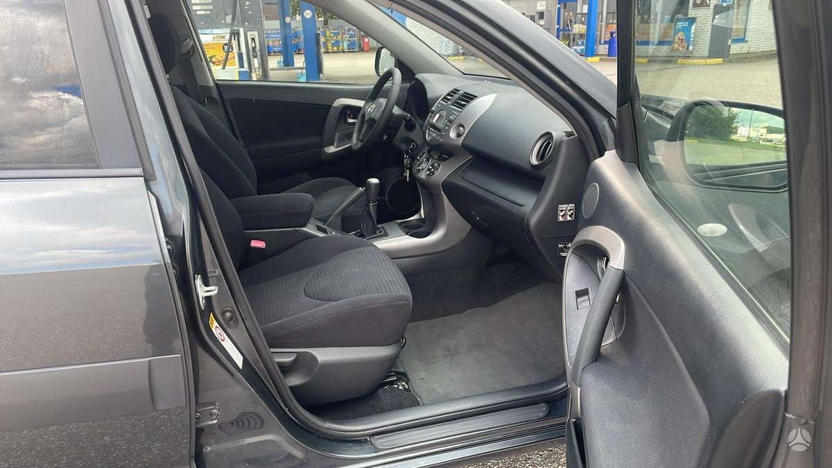 Toyota RAV4 2009 — photo 13