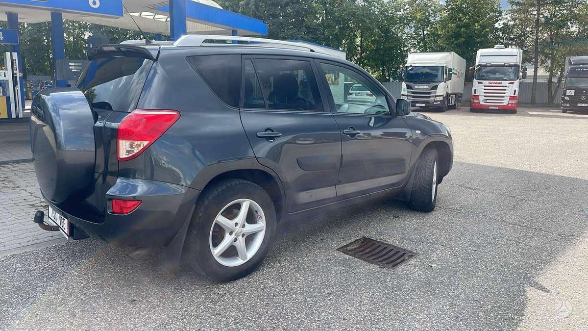 Toyota RAV4 2009 — engine 1998 cm³, 152 HP (112kW)