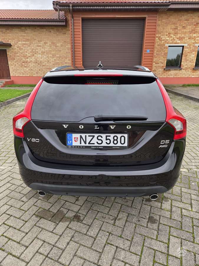 Volvo V60 2011 — вигляд ззаду