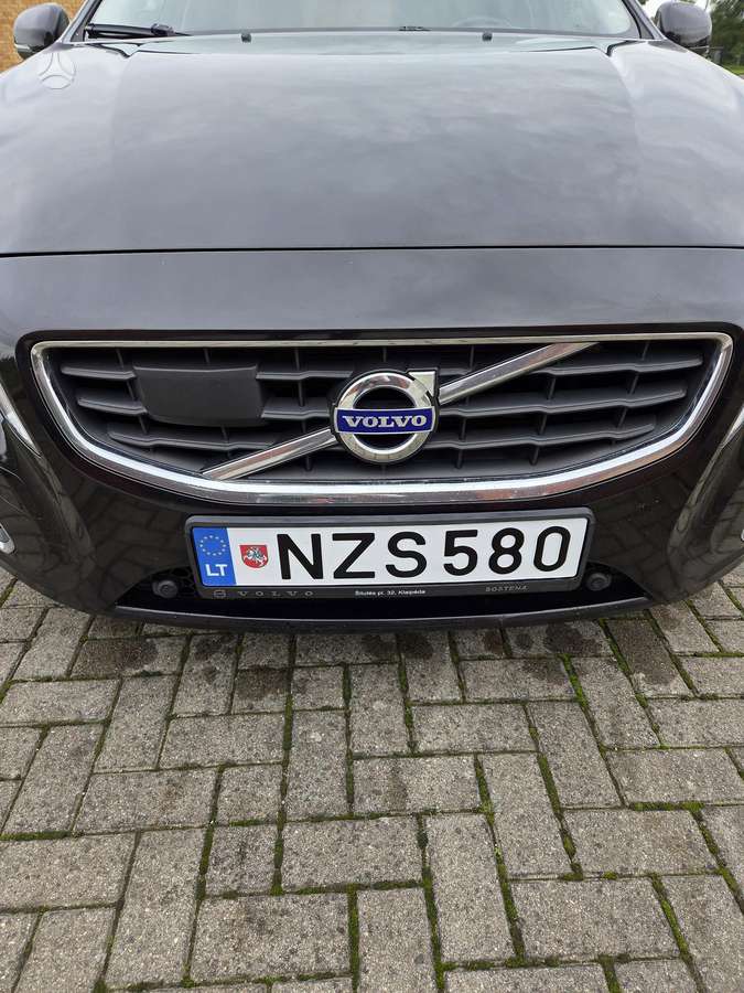 Volvo V60 2011 — двигун 2400 cm³, 205 HP (151kW)