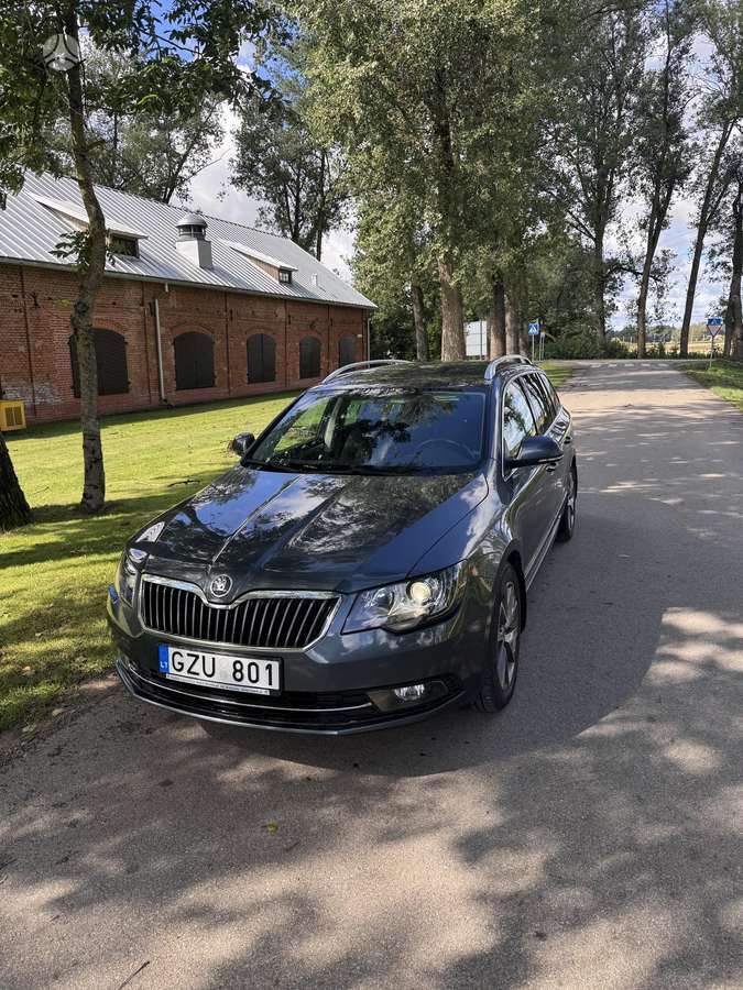 Skoda Superb 2013 — interior