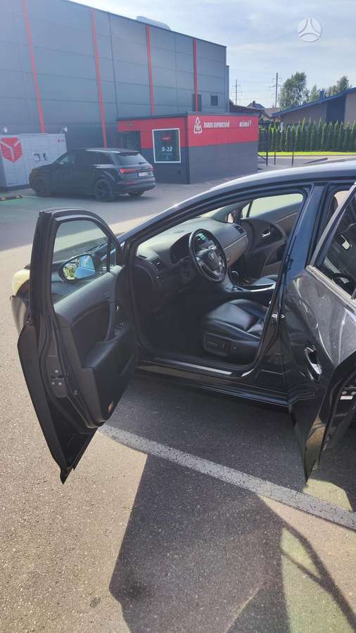 Toyota Avensis 2009 — photo 11