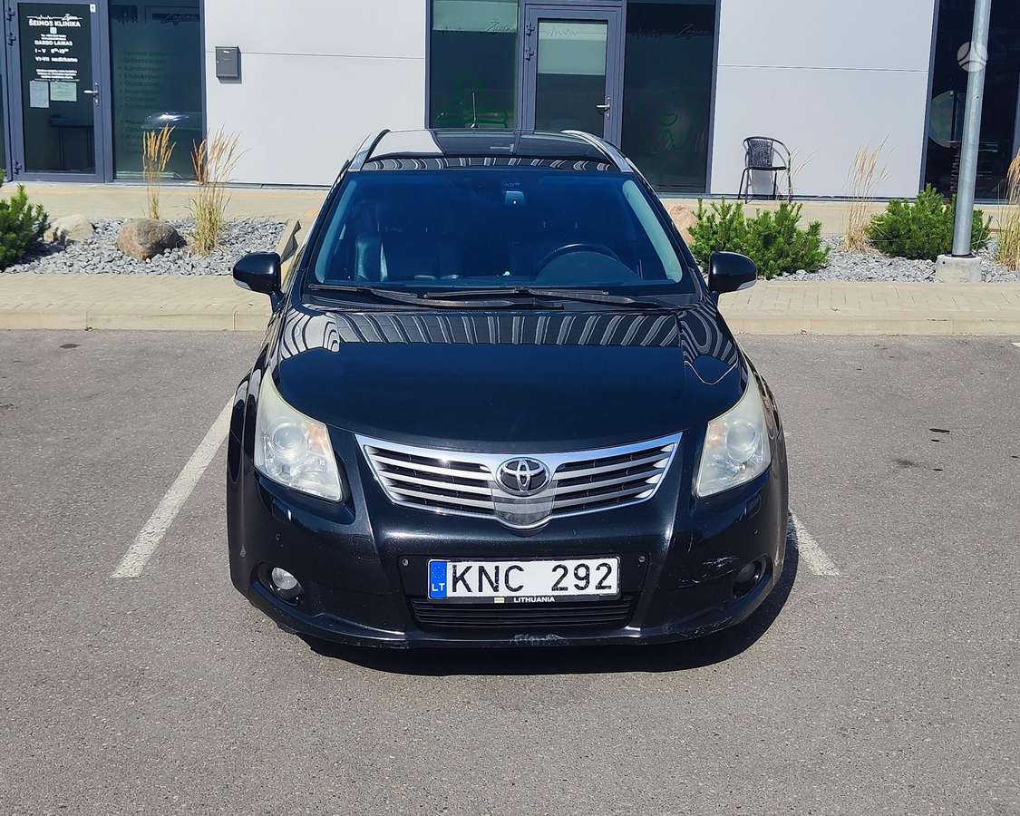 Toyota Avensis 2009 — rear view