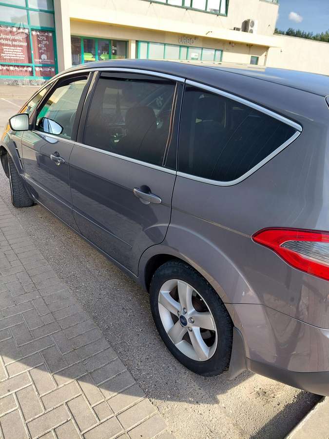 Ford S-MAX 2011 — вигляд ззаду