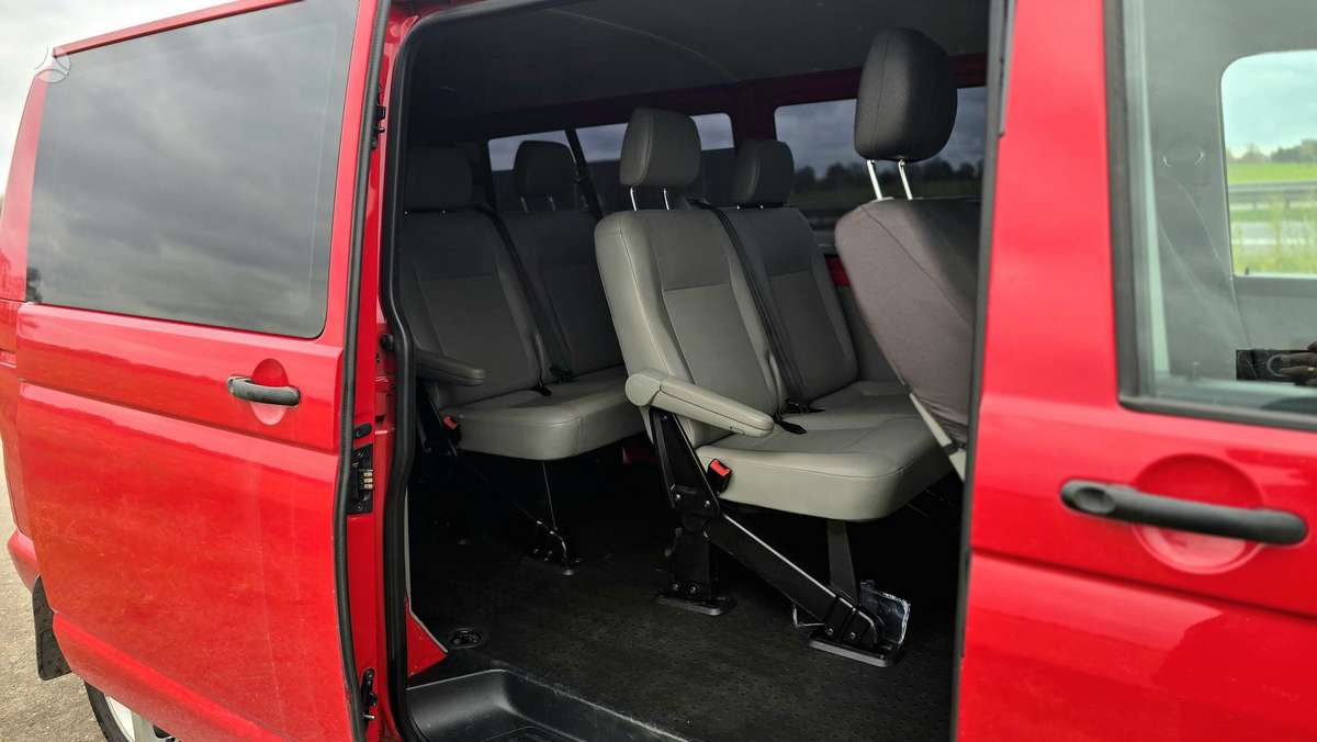 Volkswagen Transporter 2010 — photo 11