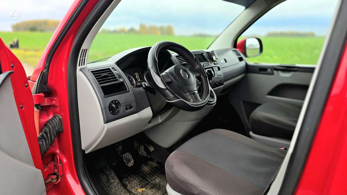 Volkswagen Transporter 2010 — photo 12