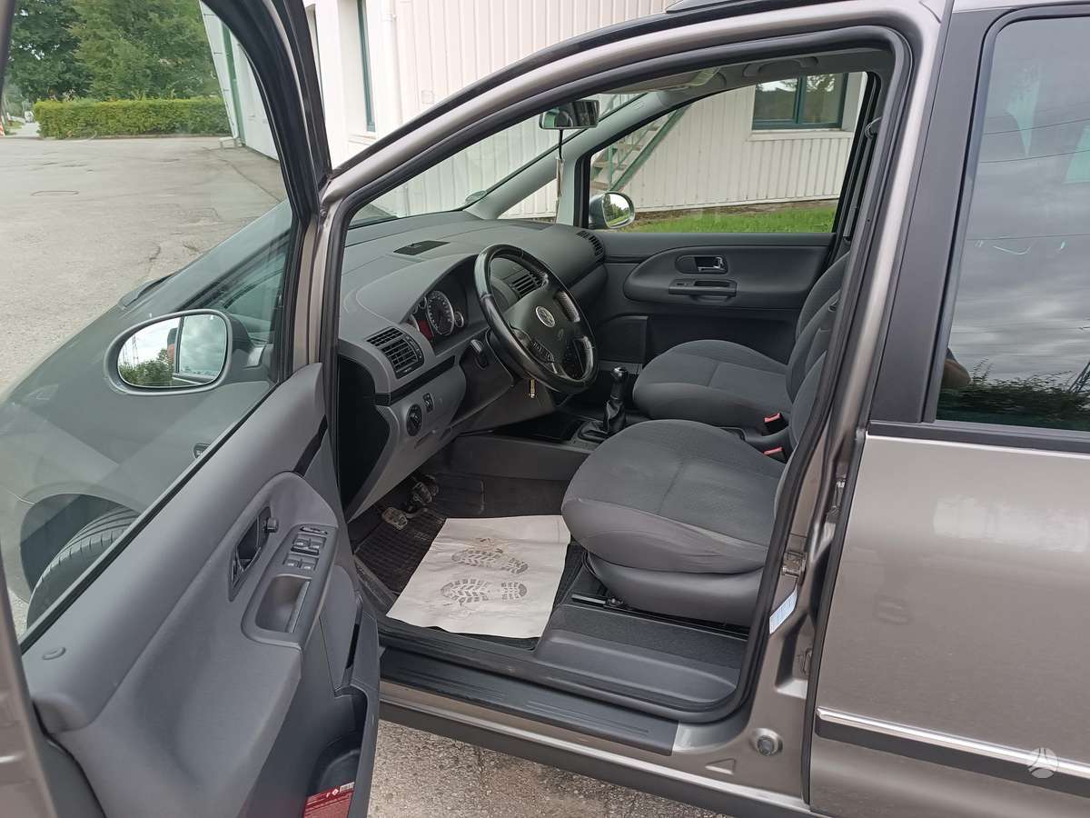 Volkswagen Sharan 2010 — photo 10