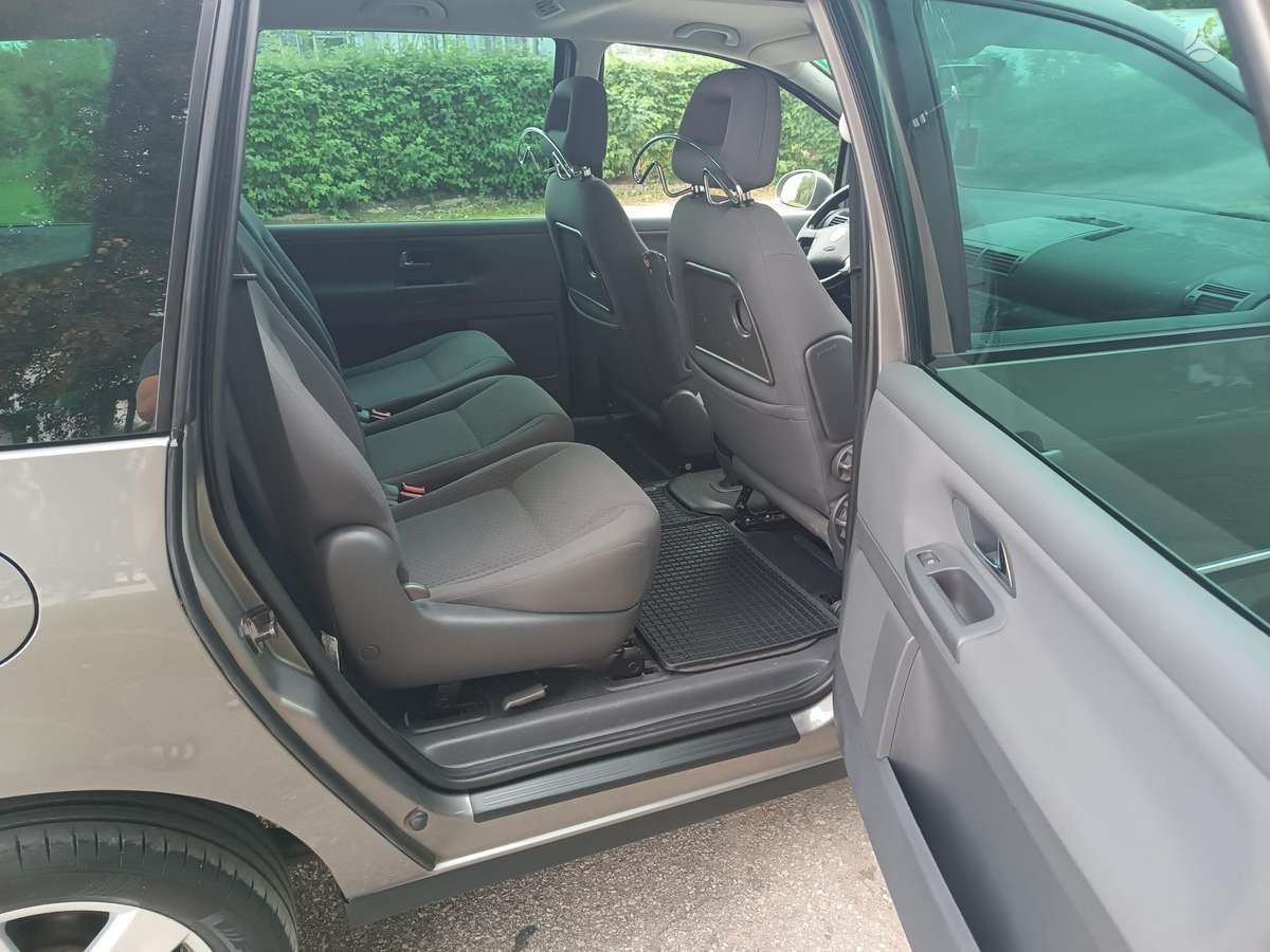 Volkswagen Sharan 2010 — photo 13