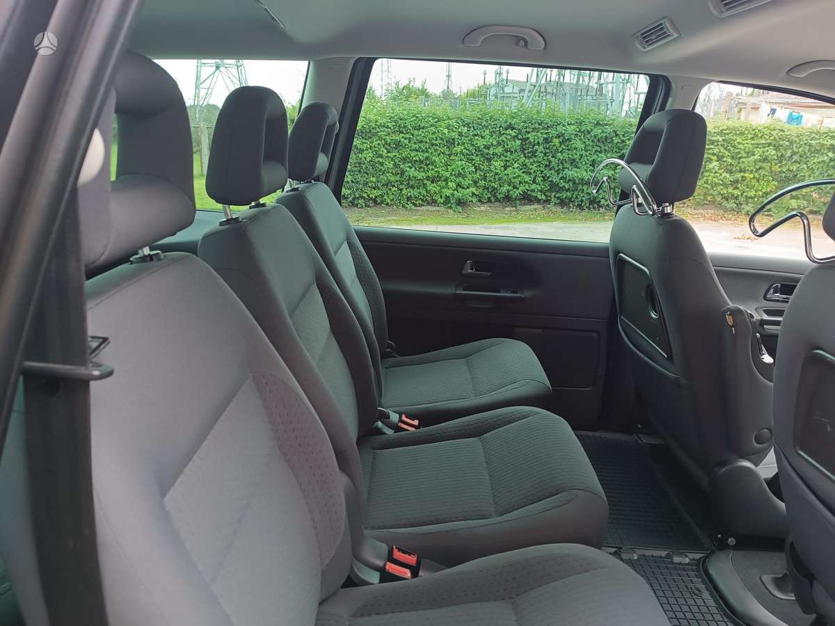 Volkswagen Sharan 2010 — photo 14