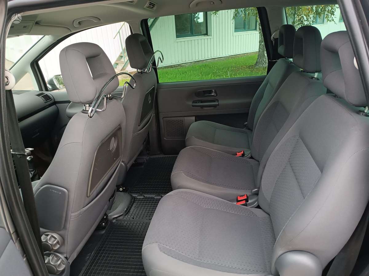 Volkswagen Sharan 2010 — photo 16