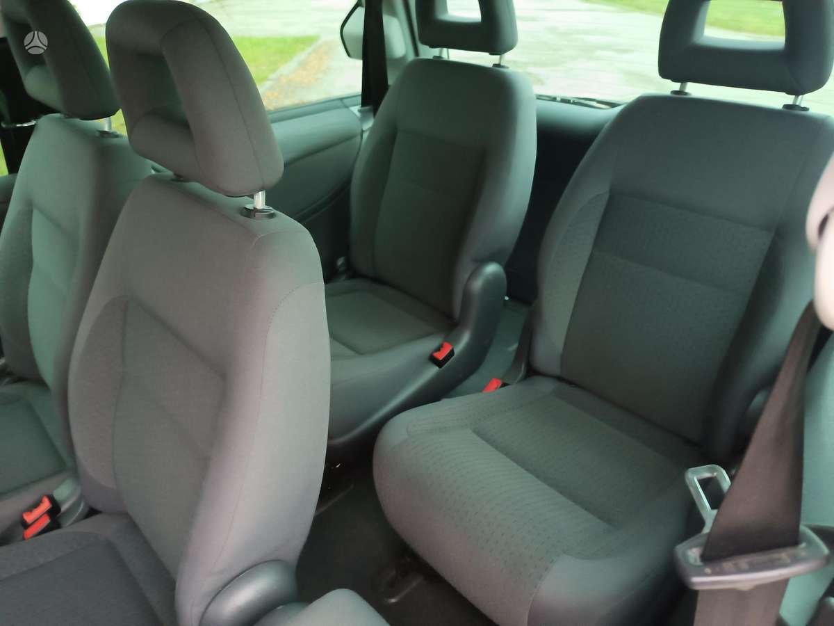 Volkswagen Sharan 2010 — photo 17