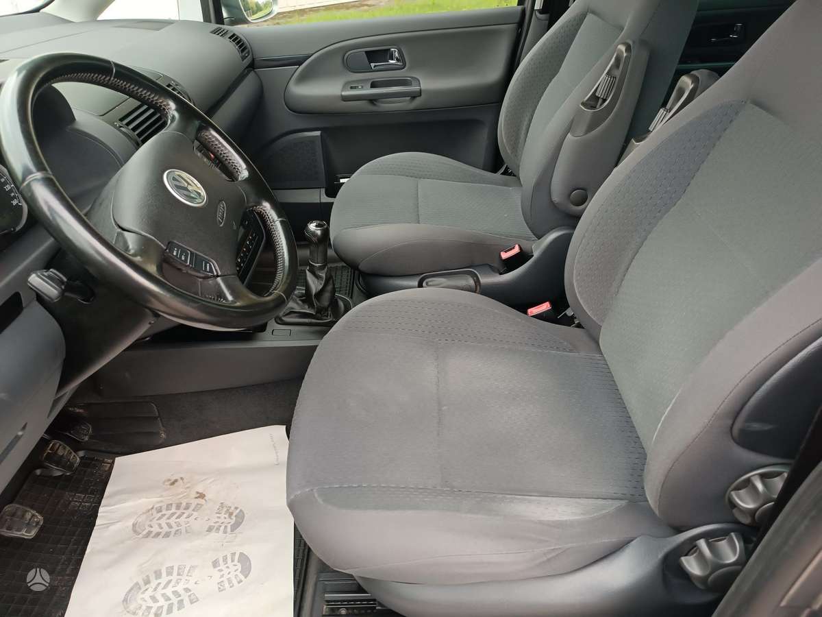 Volkswagen Sharan 2010 — photo 18