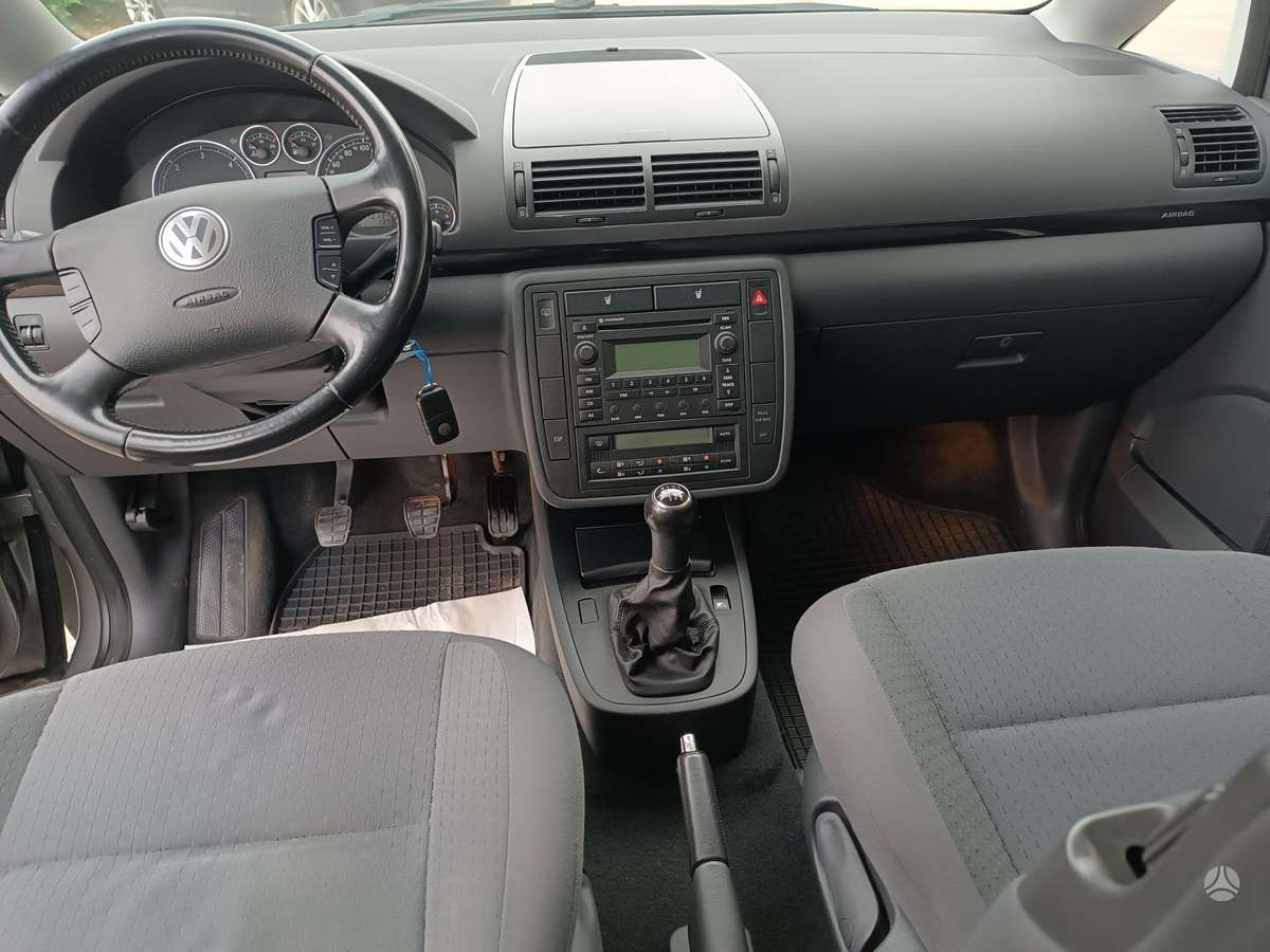 Volkswagen Sharan 2010 — photo 19