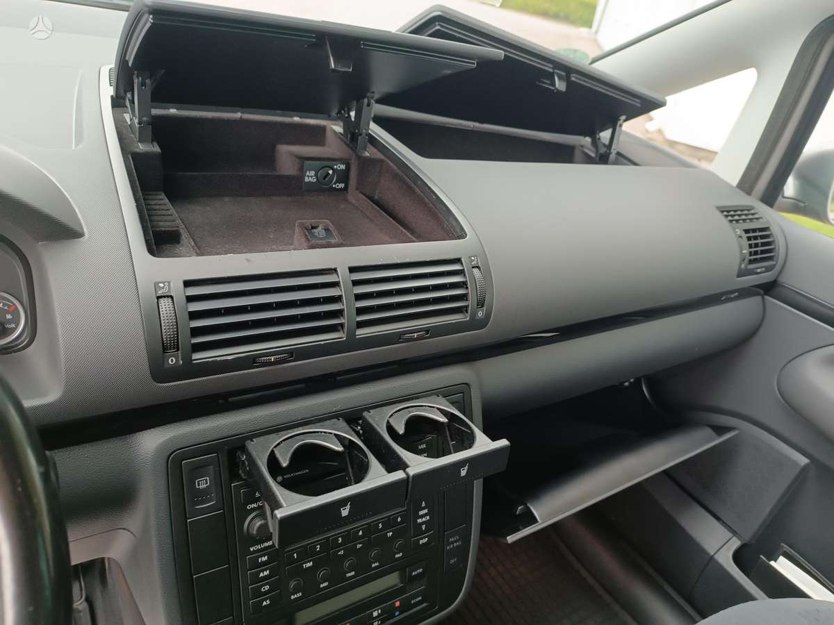 Volkswagen Sharan 2010 — photo 20