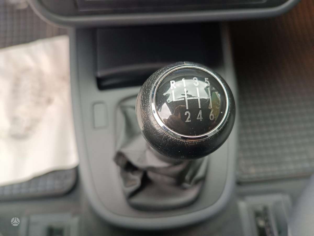 Volkswagen Sharan 2010 — photo 23