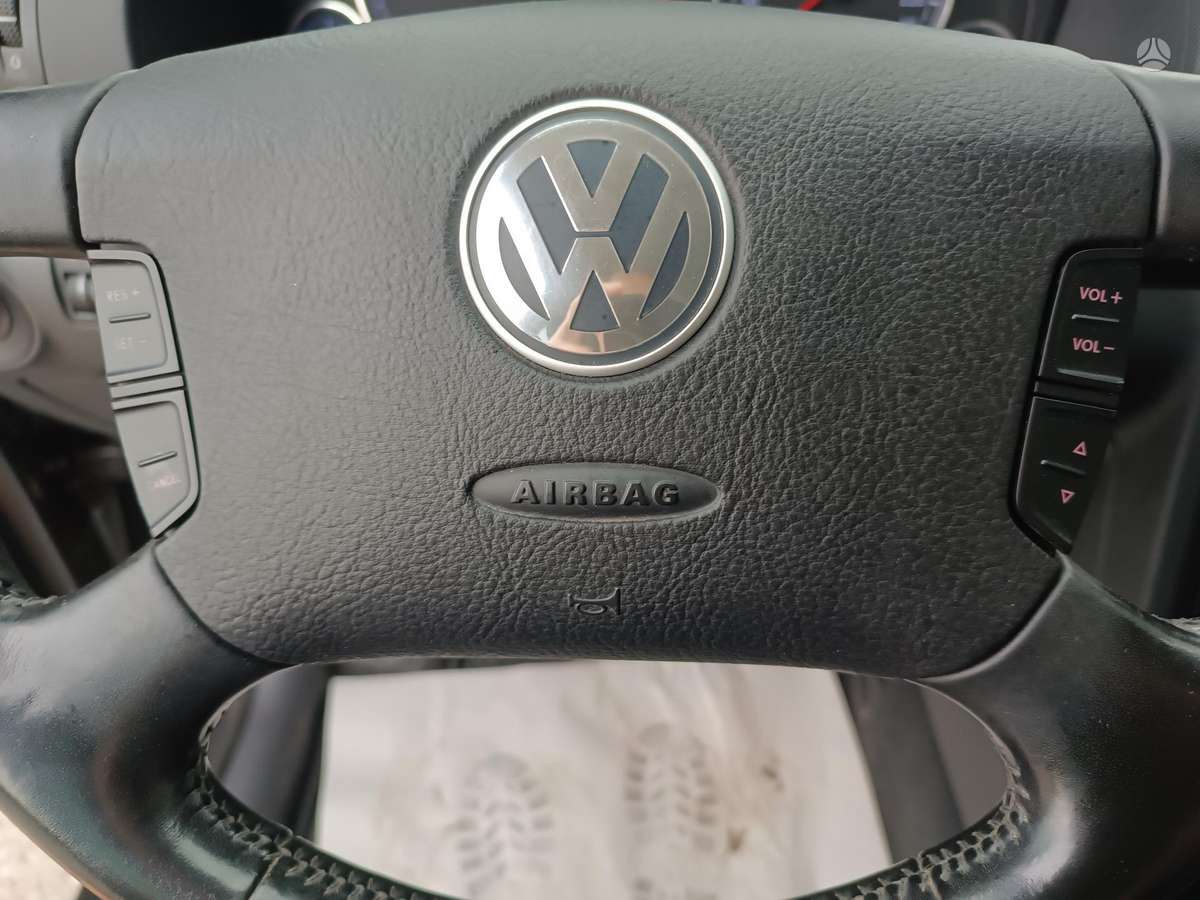 Volkswagen Sharan 2010 — photo 24