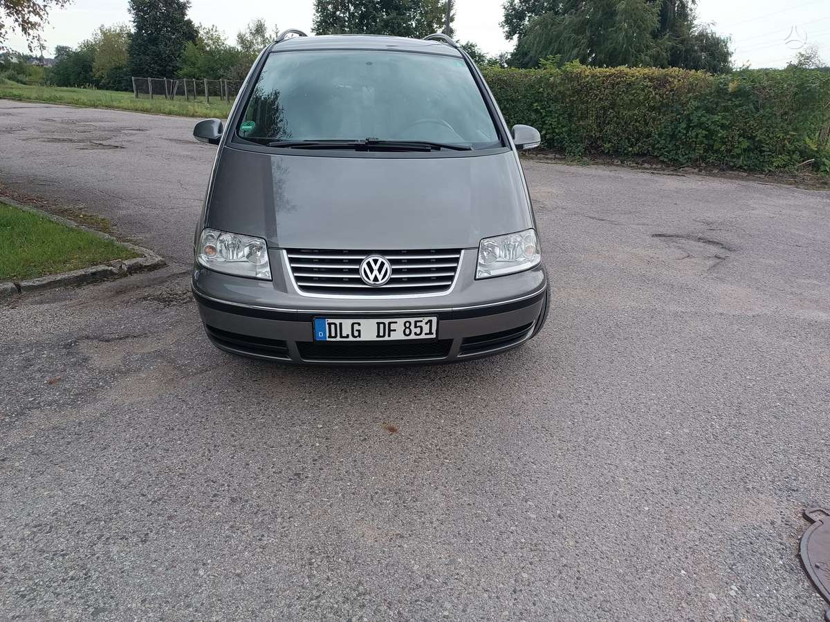 Volkswagen Sharan 2010 — interior