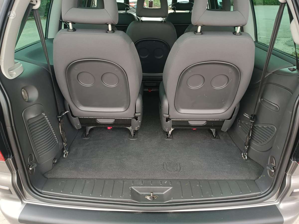 Volkswagen Sharan 2010 — photo 30