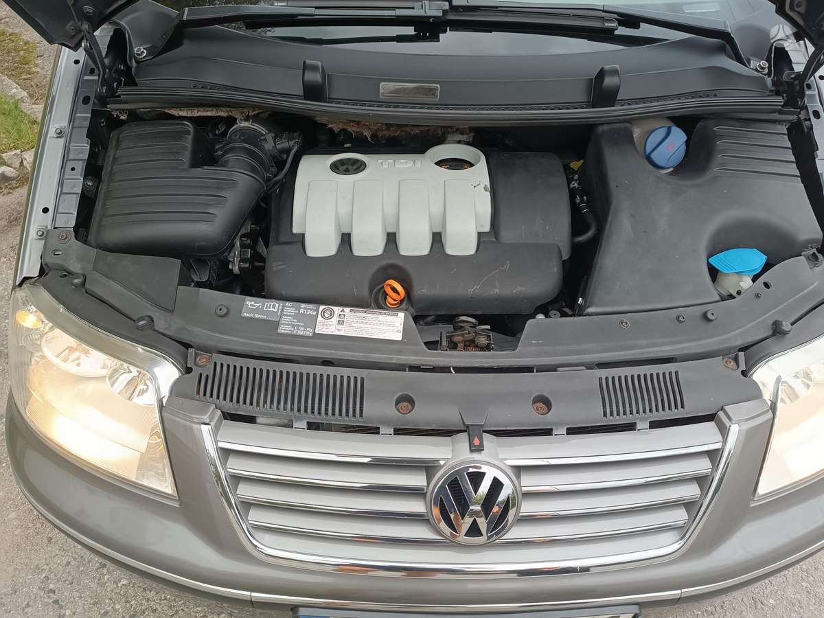 Volkswagen Sharan 2010 — photo 31