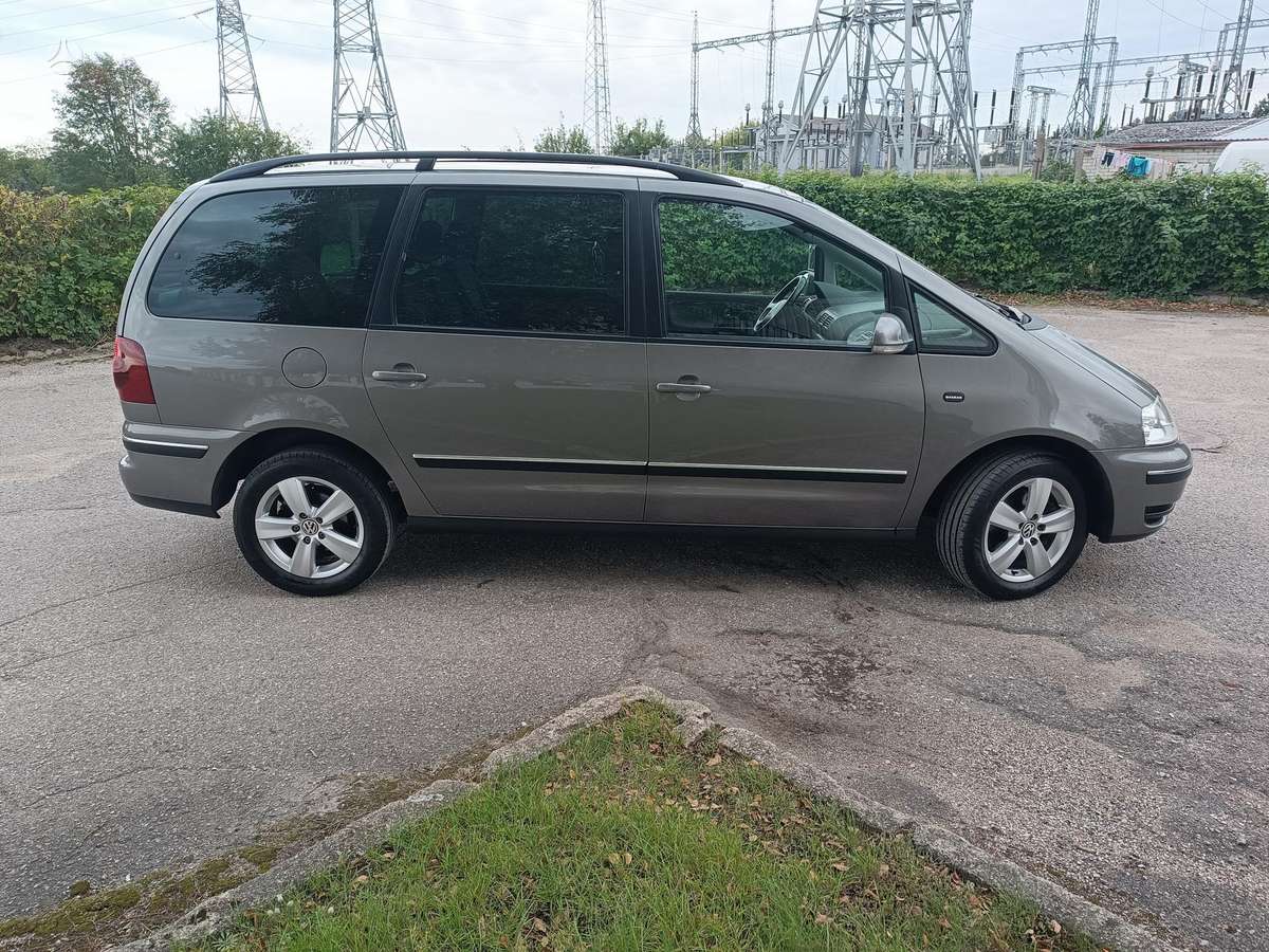 Volkswagen Sharan 2010 — engine 1968 cm³, 140 HP (103kW)