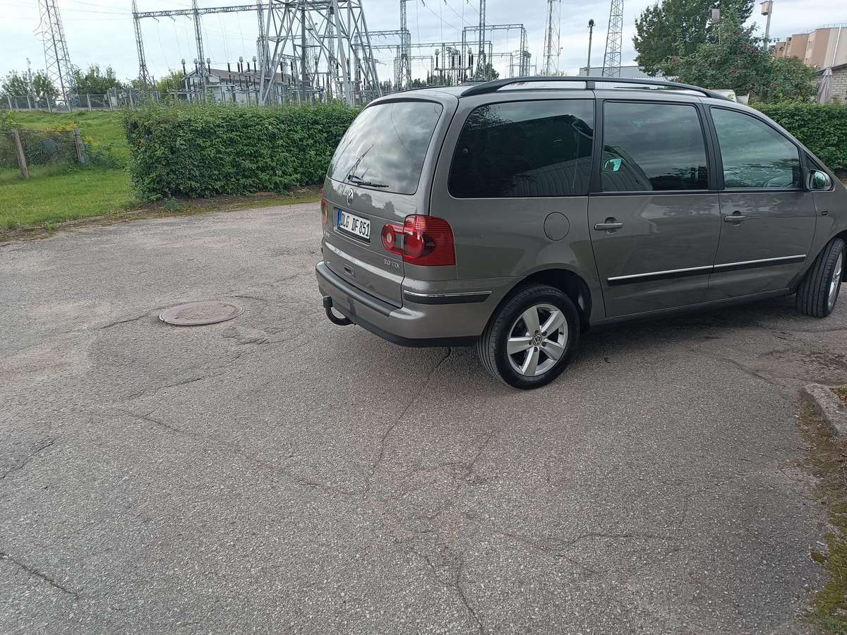 Volkswagen Sharan 2010 — photo 5