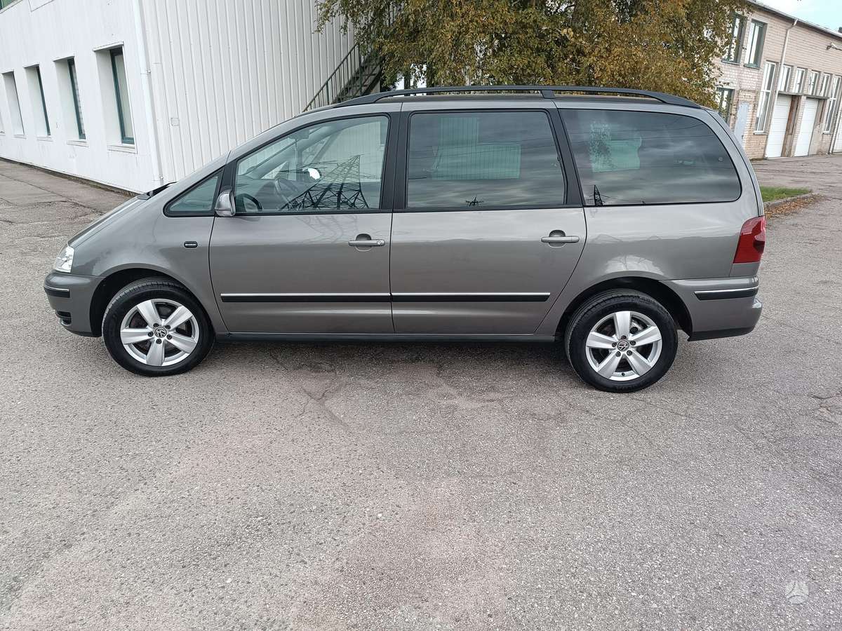 Volkswagen Sharan 2010 — photo 8