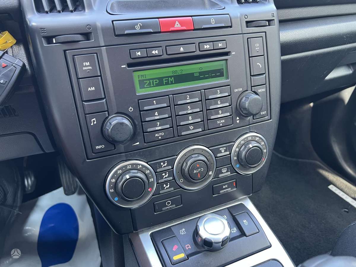 Land Rover 2011 — photo 16