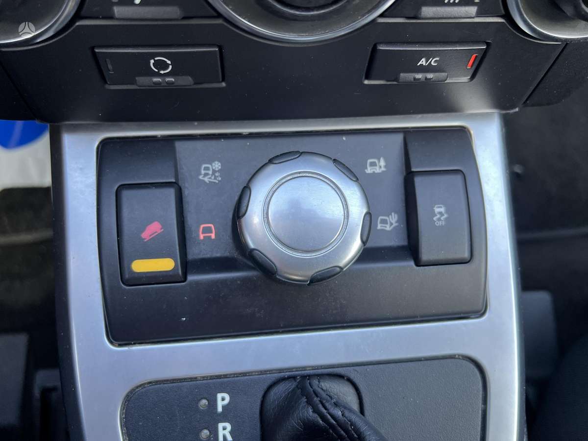 Land Rover 2011 — photo 17