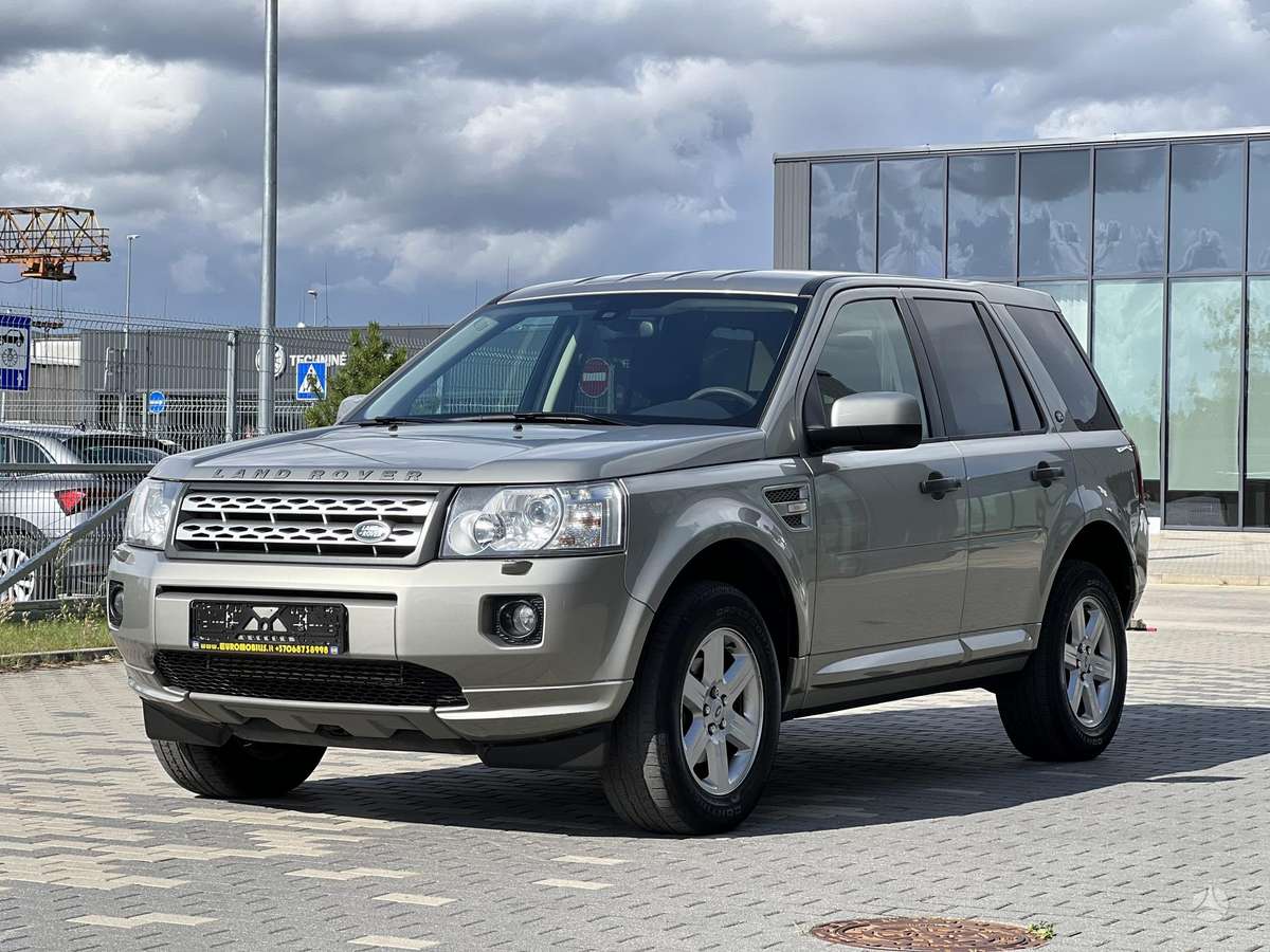Land Rover 2011 — rear view