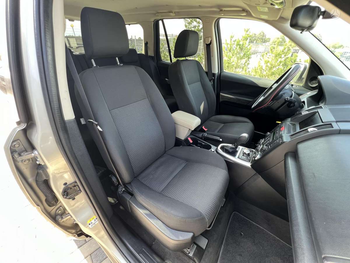 Land Rover 2011 — photo 22