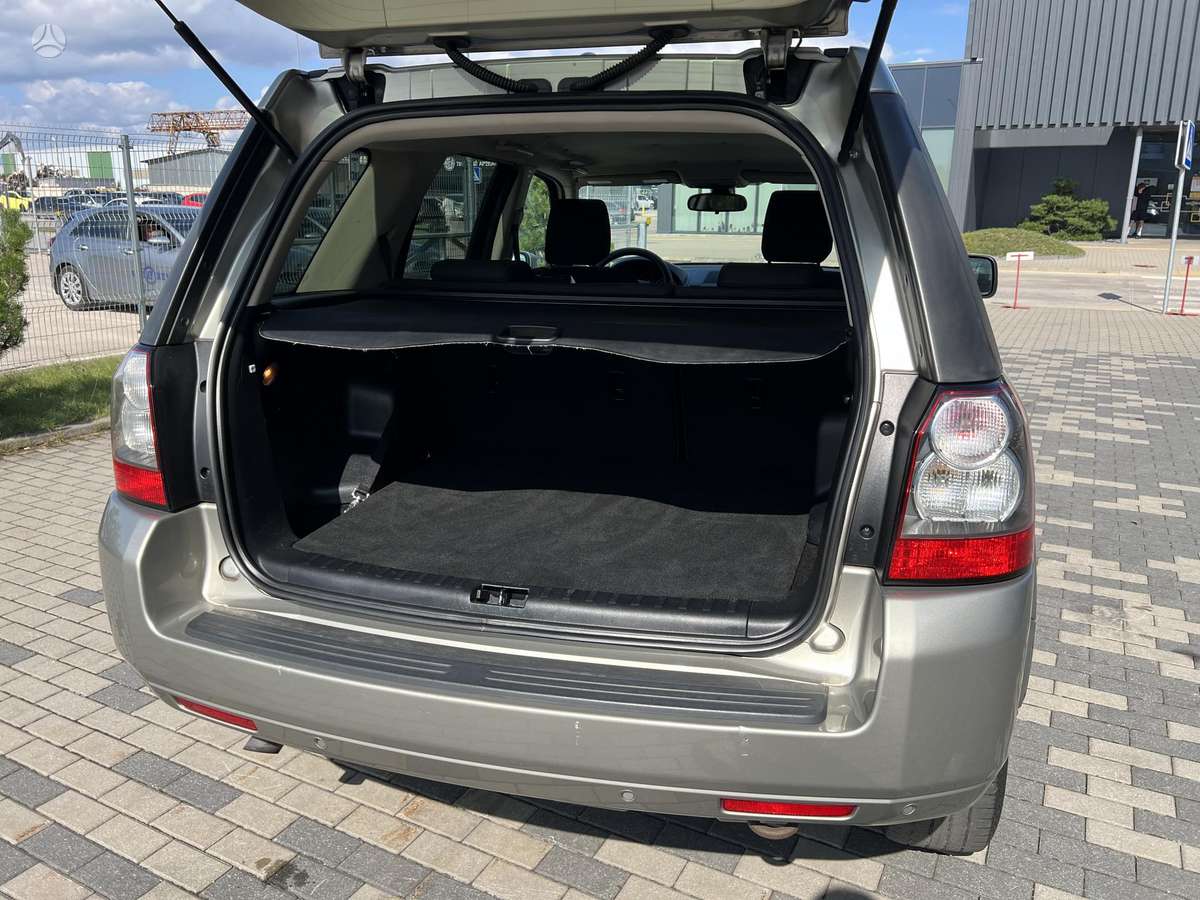 Land Rover 2011 — photo 23