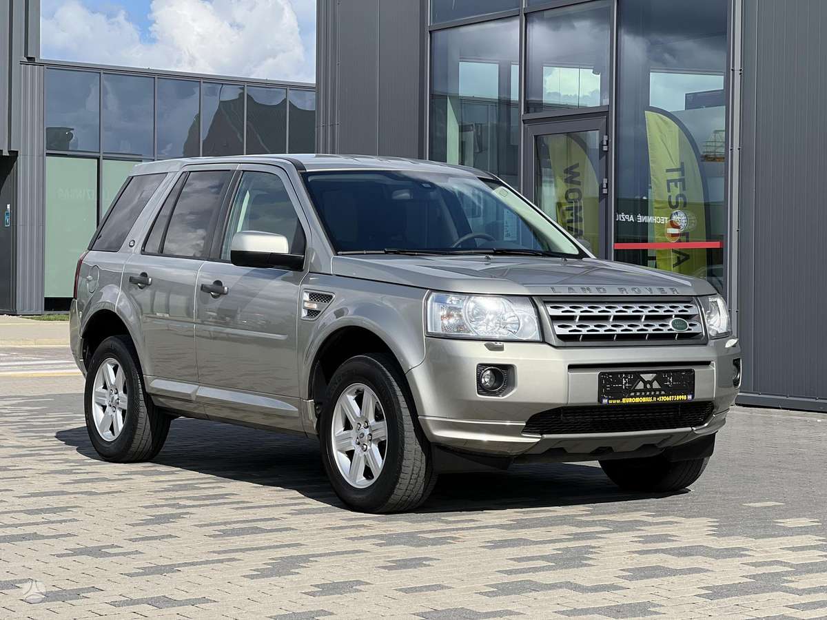 Land Rover 2011 — interior