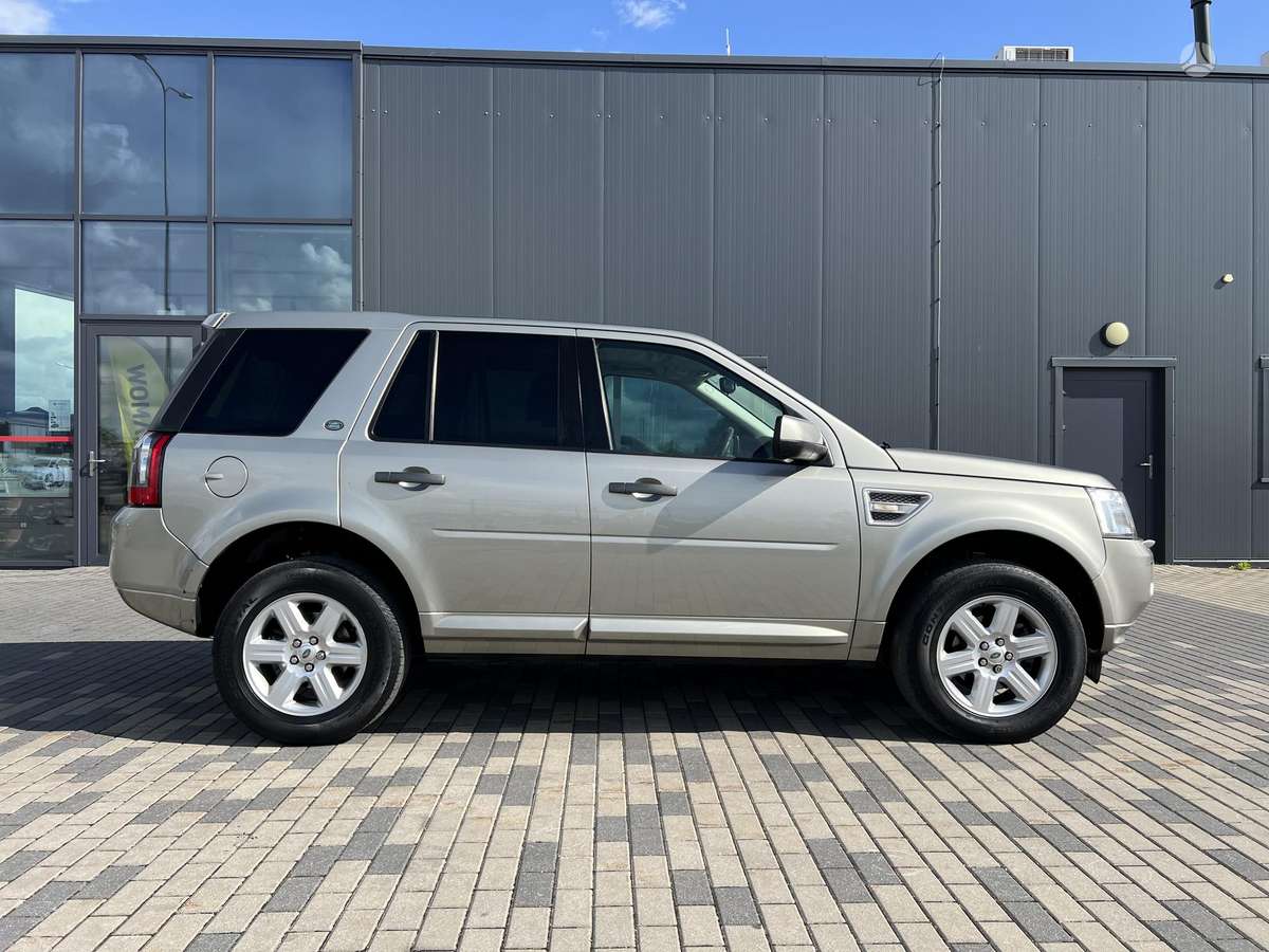 Land Rover 2011 — engine 2179 cm³, 190 HP (140kW)