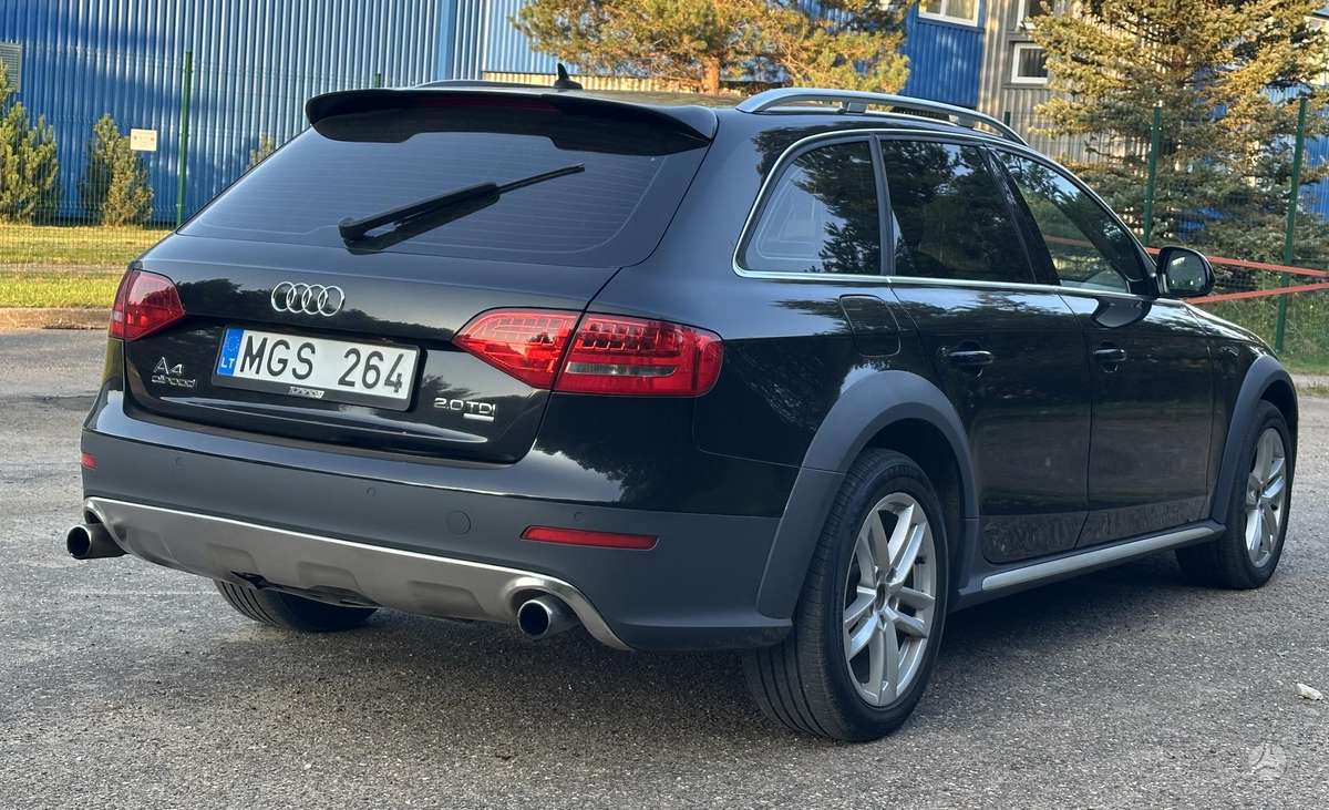 Audi A4 2010 — photo 11