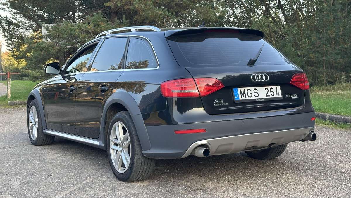 Audi A4 2010 — photo 12