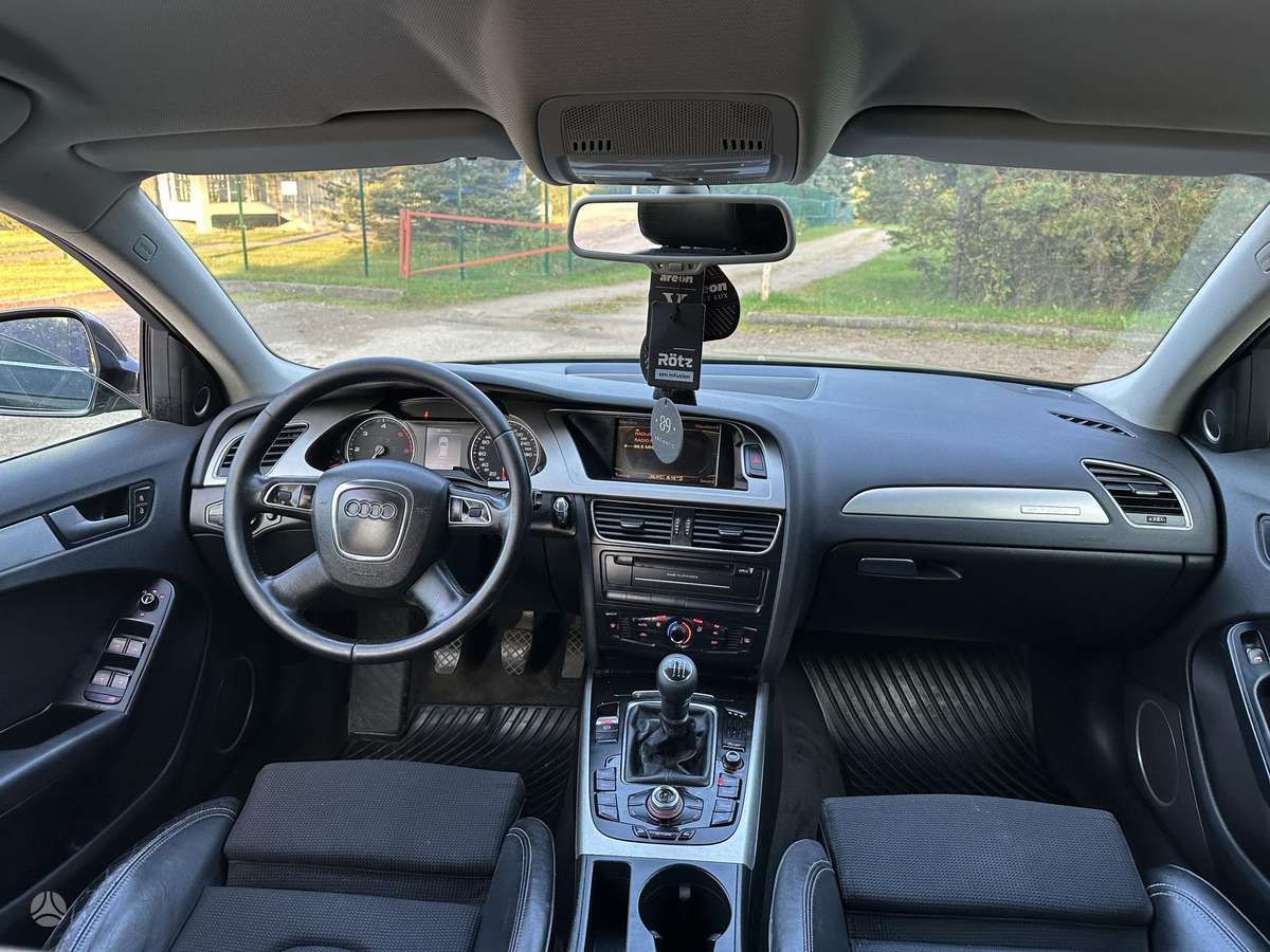 Audi A4 2010 — photo 13